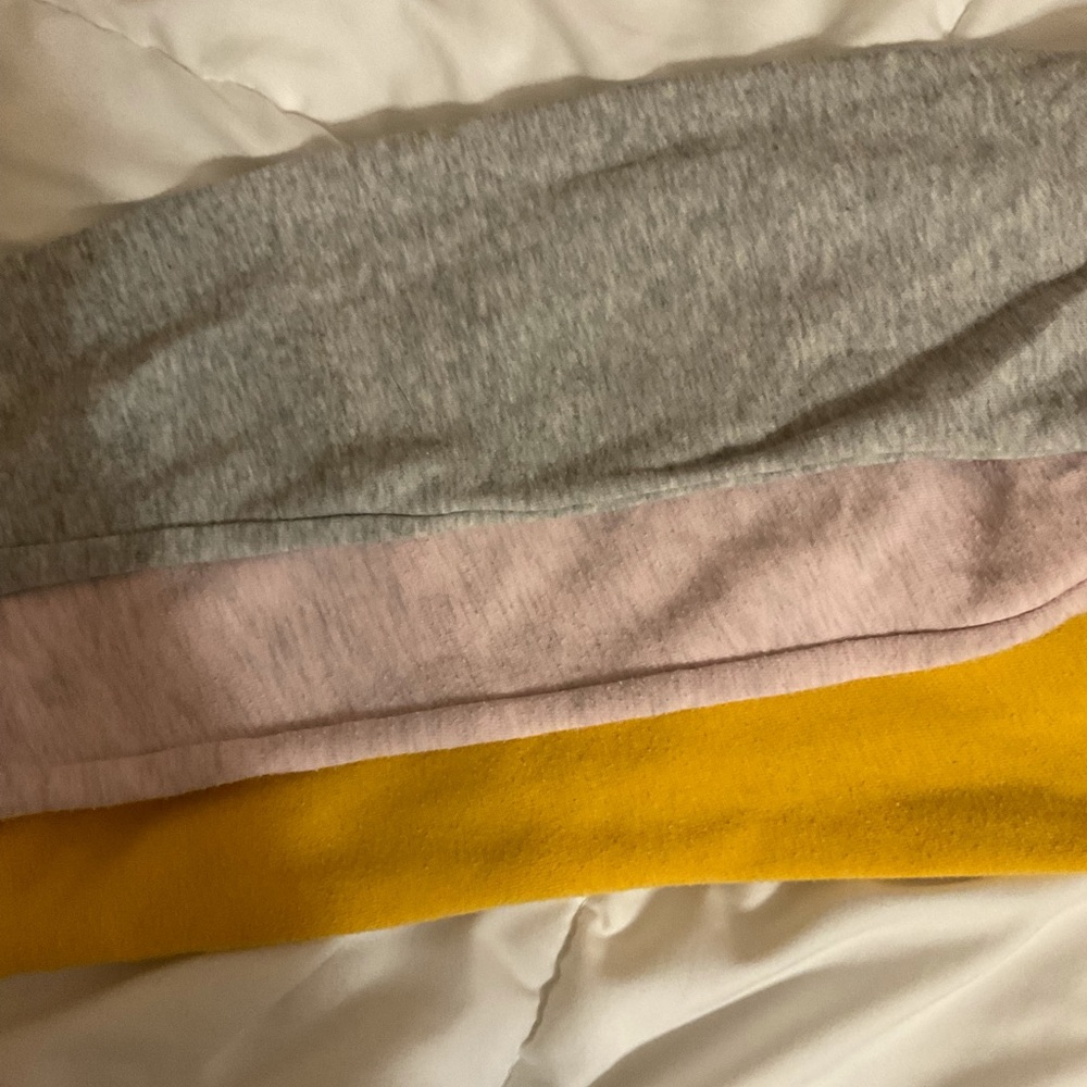 3 Girls cropped hoodies